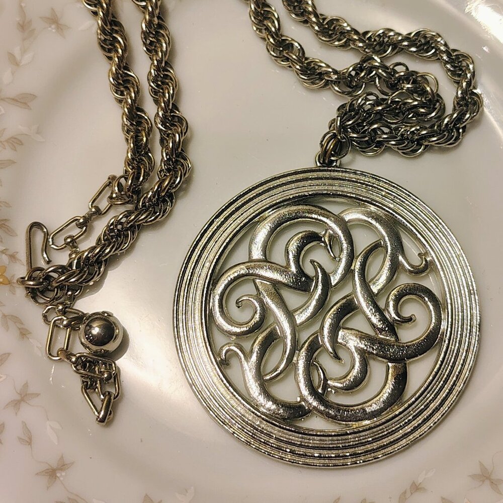 Vintage MCM Signed LISNER Pendant Silver-tone Chain NECKLACE